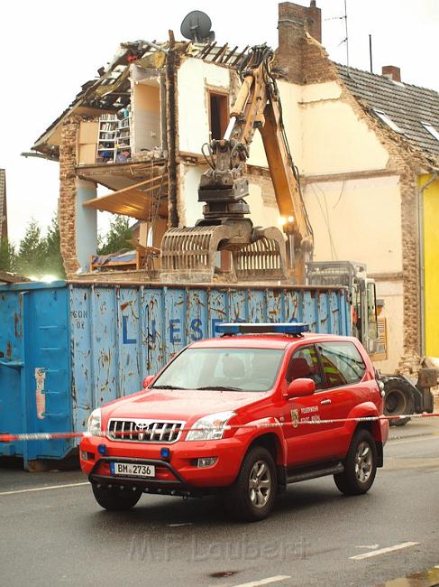 Hausexplosion Bruehl bei Koeln Pingsdorferstr P511.JPG